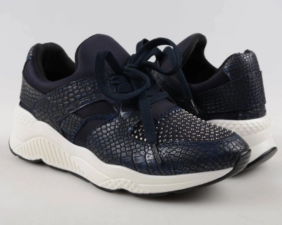 Escan / Кроссовки