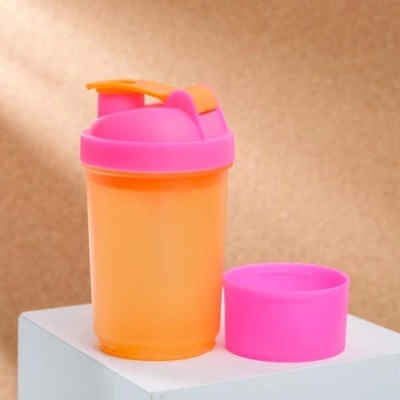 Бренд не указан / Шейкер спортивный с чашей под протеин, 500 мл.