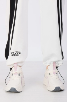 041644182116aprseqwg1694390400-70