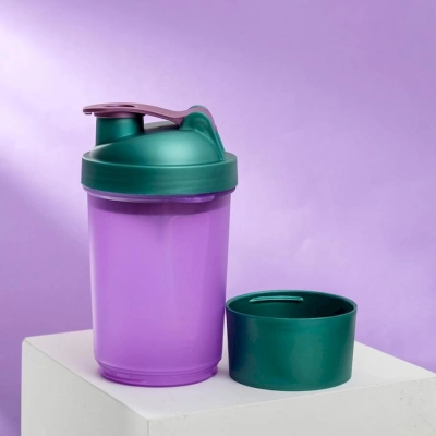 Бренд не указан / Шейкер спортивный с чашей под протеин, 500 мл.