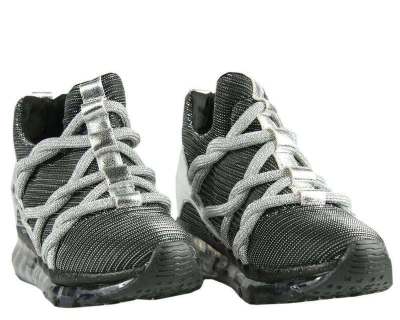 Linda / Сникеры