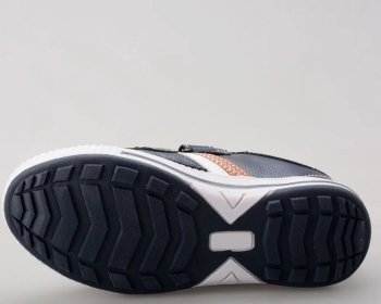 Escan / Кроссовки