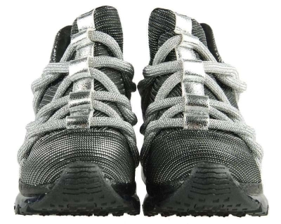 Linda / Сникеры