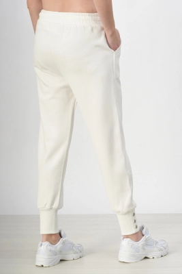 042023786087ewwuunvm1695168000-15